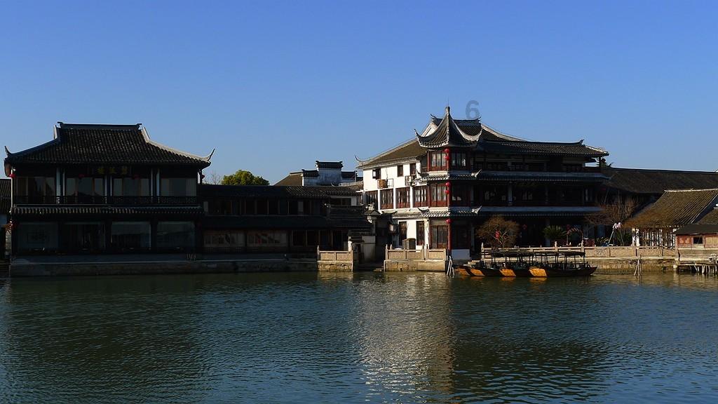 被控“叛国罪”的前总统，跨国接受治疗