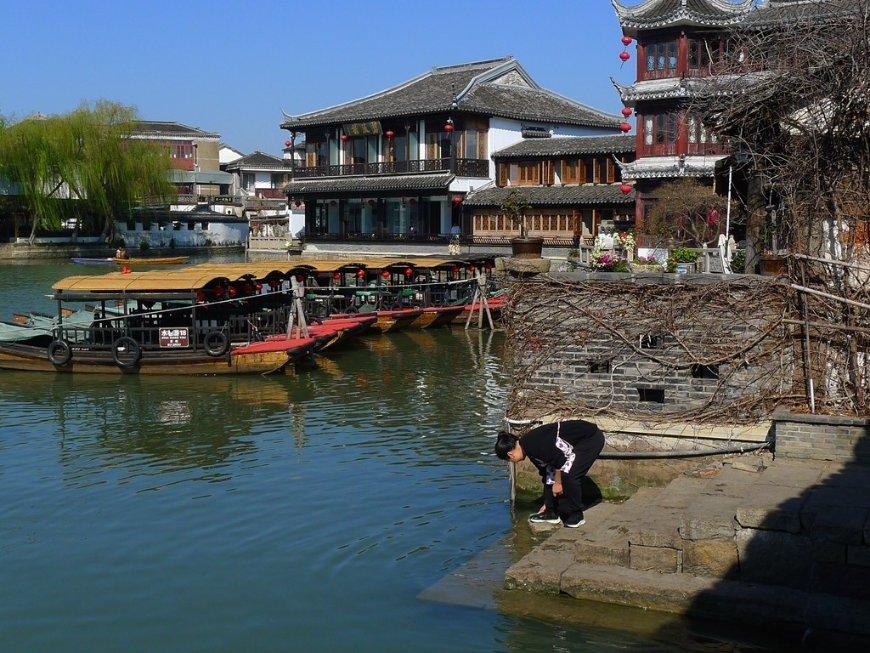 毛万春参加湘西州代表团审议