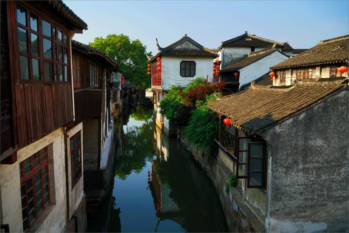 古怪巫师逃离村庄