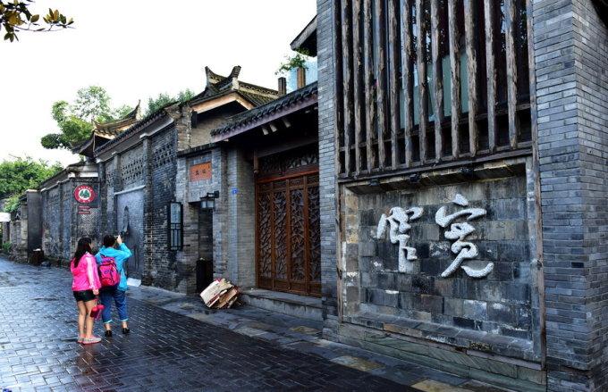 “巧手妆扮 喜迎新春”大武口区妇联开展美妆技能培训活动